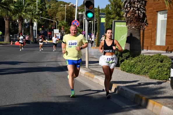 Ayvalık’ta 3. Uluslararası Ayvalık Yarı Maratonu, büyük bir katılımla gerçekleşti.
