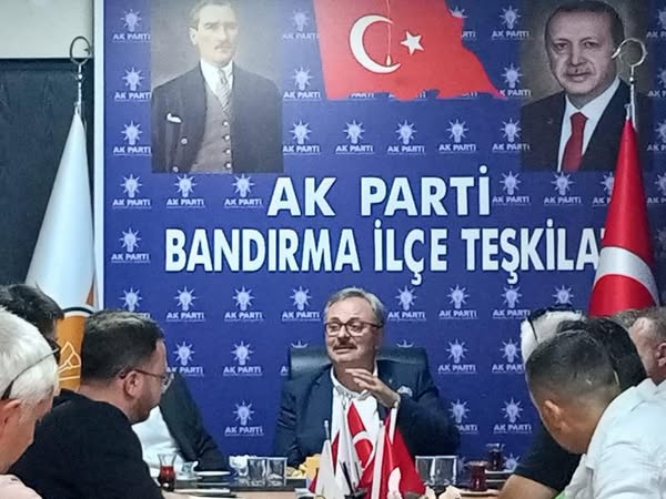 Bandırma’da düzenlenen Türkiye Yüzyılı Buluşmaları etkinliği büyük bir katılımla gerçekleşti.