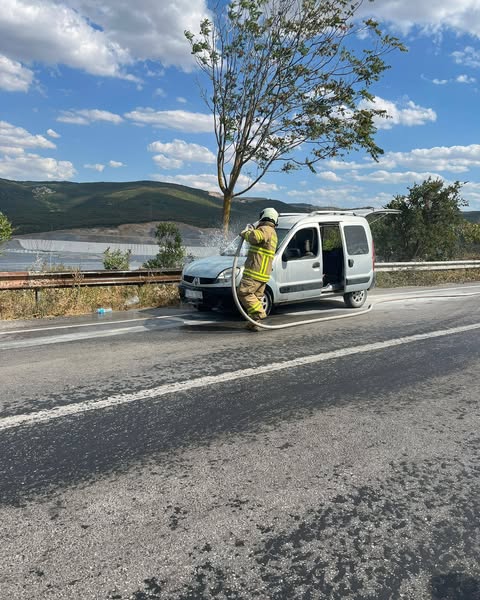 Balıkesir’in Balya ilçesi Çakallar Mahallesi’nde bir araç yangını meydana geldi.