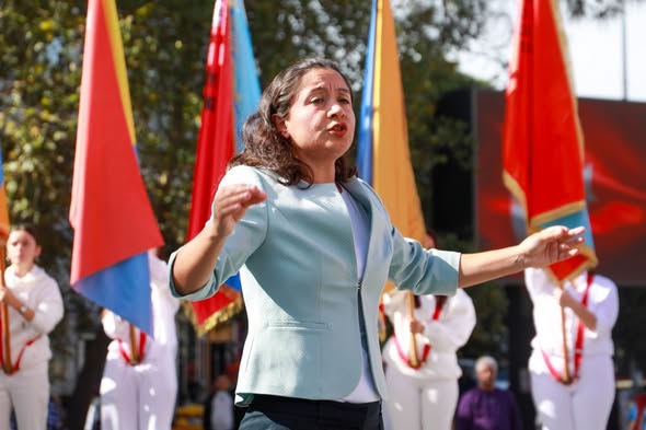 Burhaniye’de Cumhuriyet Coşkusu: 102. Yıl Çelenk Töreni Burhaniye’de Cumhuriyetin 102. Yılı Kutlandı Balıkesir’in Burhaniye ilçesinde, Cumhuriyetin ilanının