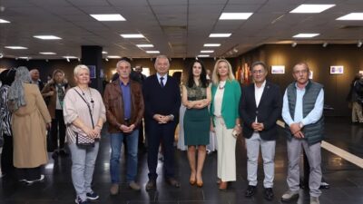 Bandırma’da Renklerin ve Dokuların Derinliklerine Yolculuk Bandırma’da sanatseverler, Arzu Samancı’nın