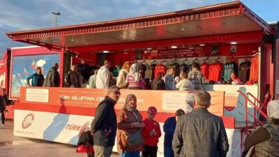 Türk Yıldızları’nın Tanıtım Aracına Vatandaşlardan Büyük İlgi Türk Hava Kuvvetleri’nin