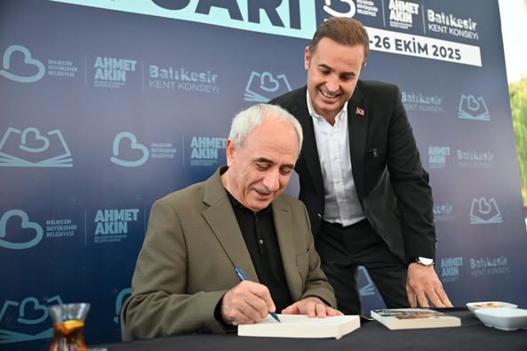 Balıkesir Kitap Fuarı’na Ziyaretçi Akını Balıkesir Kitap Fuarı, açılışının ilk