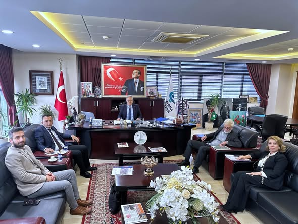 Bandırma’da Bor ve Asit Fabrikaları İşletme Müdürü ve Heyeti Belediyede Ağırlandı Bandırma Belediyesi’nde Önemli Ziyaret Bandırma Belediye Başkanı, ilçede faaliyet gösteren