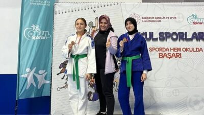Gönen Belediyespor bünyesinde yetişen genç judocular, Balıkesir’de düzenlenen Okullar Arası