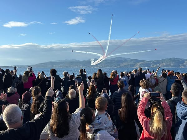 Bandırma’da Gökyüzü Şöleni Bandırma’da vatandaşlar, Türk Silahlı Kuvvetleri’nin gökyüzündeki nefes