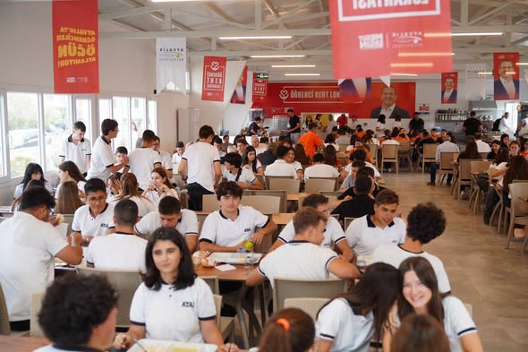 Ayvalık Belediyesi’nin öğrencilere yönelik başlattığı Öğrenci Kent Lokantaları projesi büyük