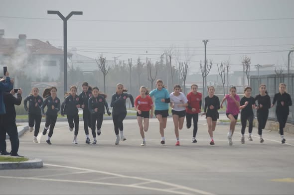 Gönenli Sporcular Bölge Yolunda Gönenli sporculardan oluşan Tri10 Spor Kulübü