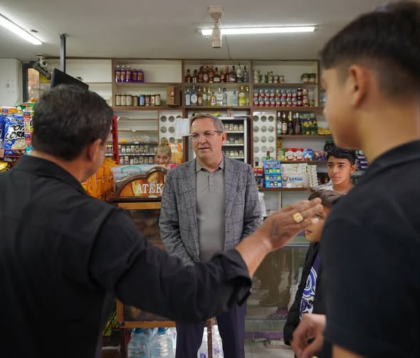 Ayvalık Belediye Başkanı Mesut Ergin, Hamdibey Mahallesi’ne gerçekleştirdiği ziyarette belediye