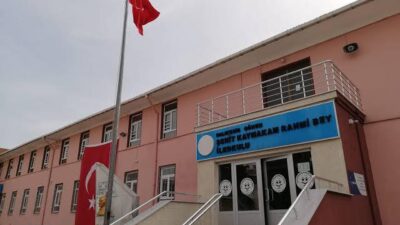 Vatandaştan Yıkılacak Okul Bahçeleri İçin Otopark Fikrine Destek Gönen’de, yıkılacak