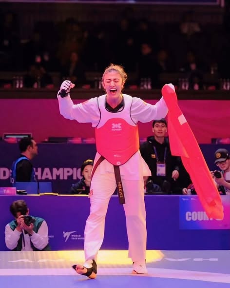 Balıkesirli milli sporcu, 2025 Dünya Taekwondo Şampiyonası’nda muhteşem bir zafer