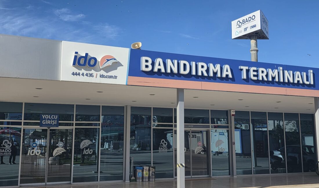 Bandırma İstanbul Hızlı Feribot Terminali hazırlanıyor. Bandırma'da İDO iskelesine asılan