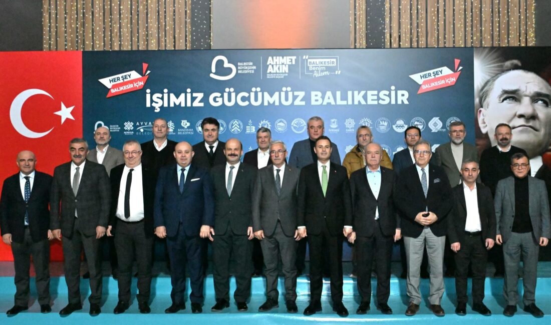 Balıkesir Büyükşehir Belediye Başkanı Ahmet Akın, kent genelindeki hizmetlerin daha