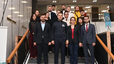 Balıkesir Büyükşehir Belediye Başkanı Ahmet Akın, gençlerle buluşarak, "Balıkesir için