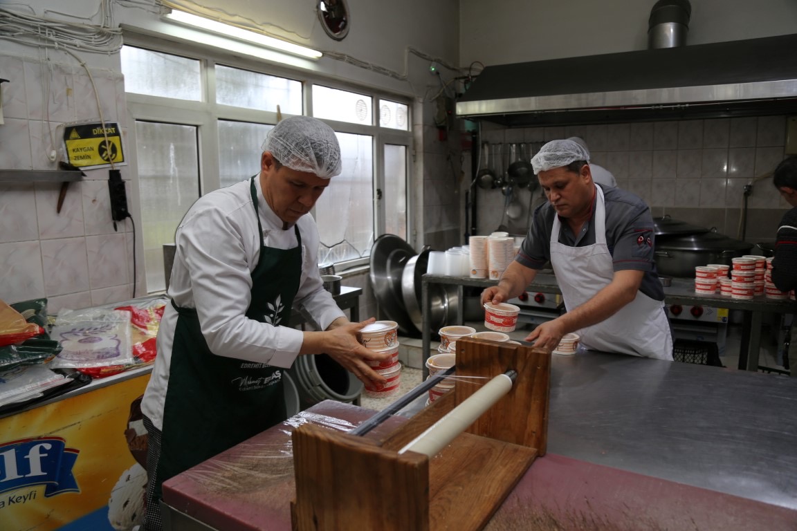Yemek Dağıtımı