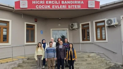 Bandırma Kaymakamı Engin Aksakal, Hicri Ercili Bandırma Çocuk Evleri Sitesi’ni
