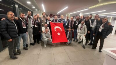 Bandırmaspor taraftarı, tesislerde yönetim, teknik heyet ve futbolcularla buluşarak şampiyonluk