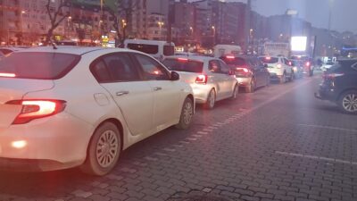 Balıkhane önündeki otoparktan çıkış saatleri, özellikle 16.00-19.00 arasında tek gişe