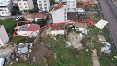 Bandırma’da dün akşam etkili olan şiddetli fırtına ve sağanak yağış,