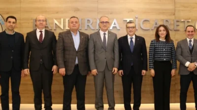 Ekonomist Prof. Dr. Emre Alkin, “2026 ve Ötesi” başlıklı sunumunda