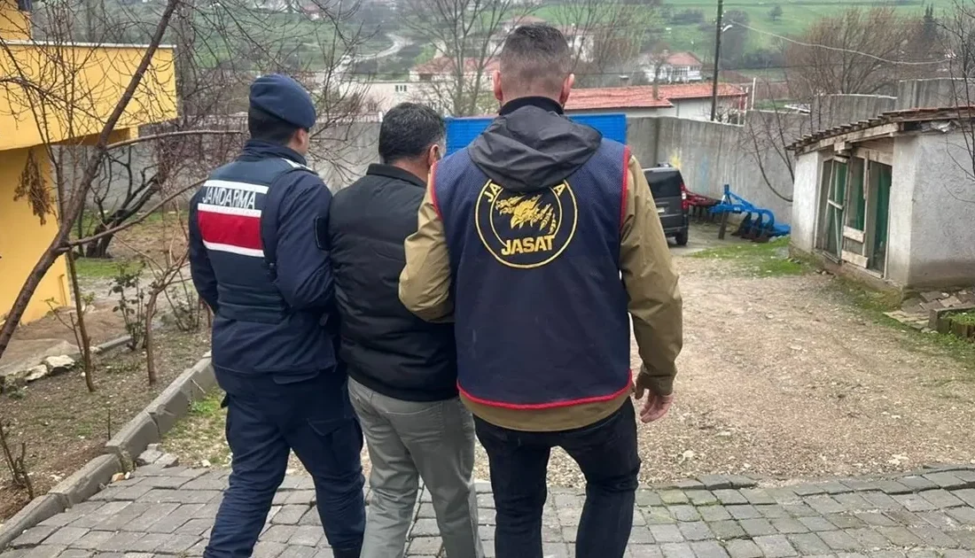 Balıkesir İl Jandarma Komutanlığı, aranan şahısların yakalanması için başarılı bir