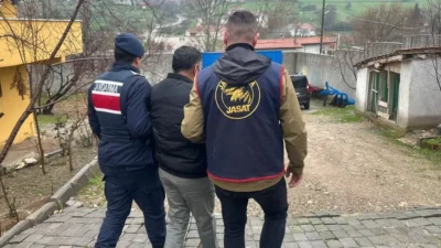 Balıkesir İl Jandarma Komutanlığı, aranan şahısların yakalanması için başarılı bir