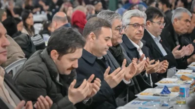 Balıkesir Büyükşehir Belediye Başkanı Ahmet Akın, Ramazan'da iftar sofralarıyla hemşehrilerini