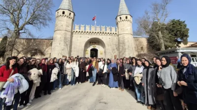 Balıkesirli gençler, İstanbul'daki Tarih Kültür Medeniyet Kampı'nda tarihi ve kültürel