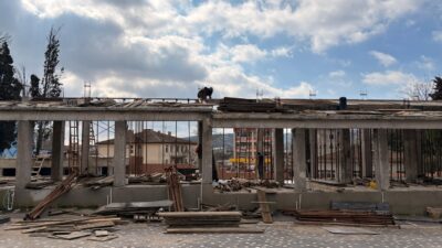 Bandırma Belediyesi, Edincik’te pazar yeri inşaatını sürdürüyor. Temizlik ve yeşil
