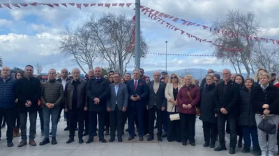 CHP Bandırma İlçe Örgütü, 6 Şubat depremlerinde kaybedilenleri anarak, afetlere