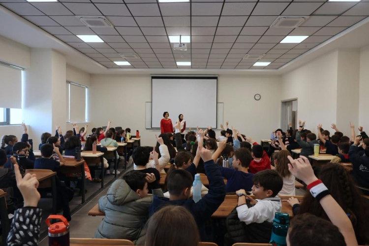 Öğrencilere Bilgilendirme Yapılıyor