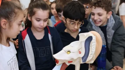 Bandırma TED Koleji öğrencileri, Bandırma Onyedi Eylül Üniversitesi Tıp Fakültesi'ni