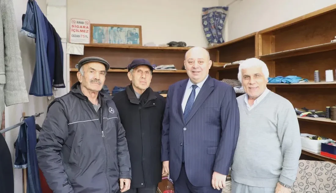 Gönen Belediye Başkanı İbrahim Palaz, Sarıköy Mahallesi’nde esnafı ziyaret ederek