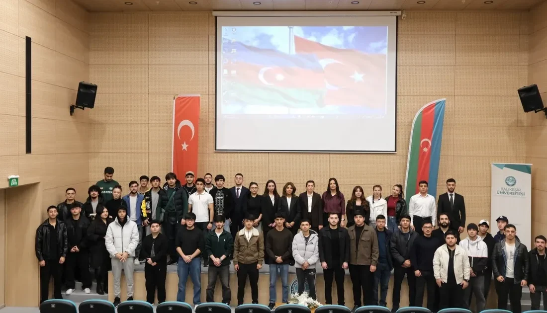 Balıkesir Üniversitesi'nde düzenlenen Hocalı Katliamı anma programına katılarak uluslararası dayanışmayı
