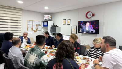 Dr. Mustafa Canbey, 112 Sağlık İstasyonu'nda görev yapan sağlık personeliyle