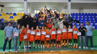Güre Atatürk Spor Salonu'nda gerçekleştirilen U12 Minik Yıldızlar Basketbol Turnuvası'nda