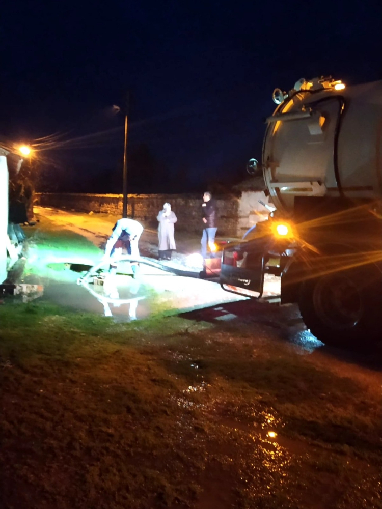 Manyas'ta su tahliye çalışmaları