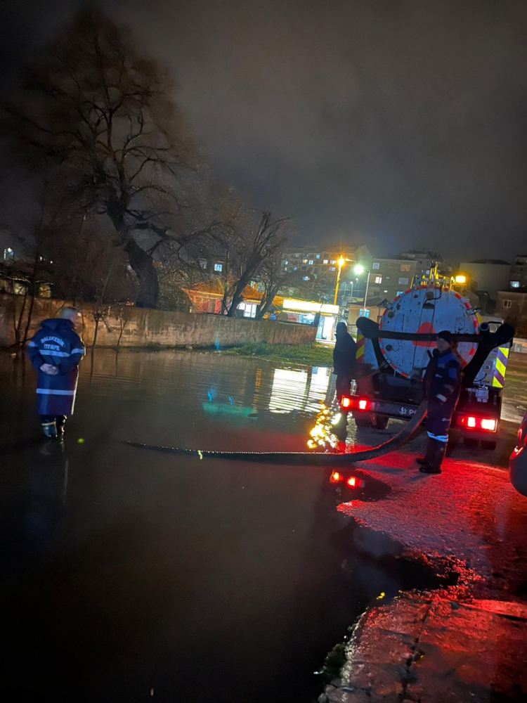 Su baskını sonrası tahliye çalışmaları