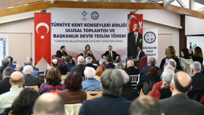 Balıkesir Büyükşehir Belediye Başkanı Ahmet Akın, Eskişehir'de Türkiye Kent Konseyleri