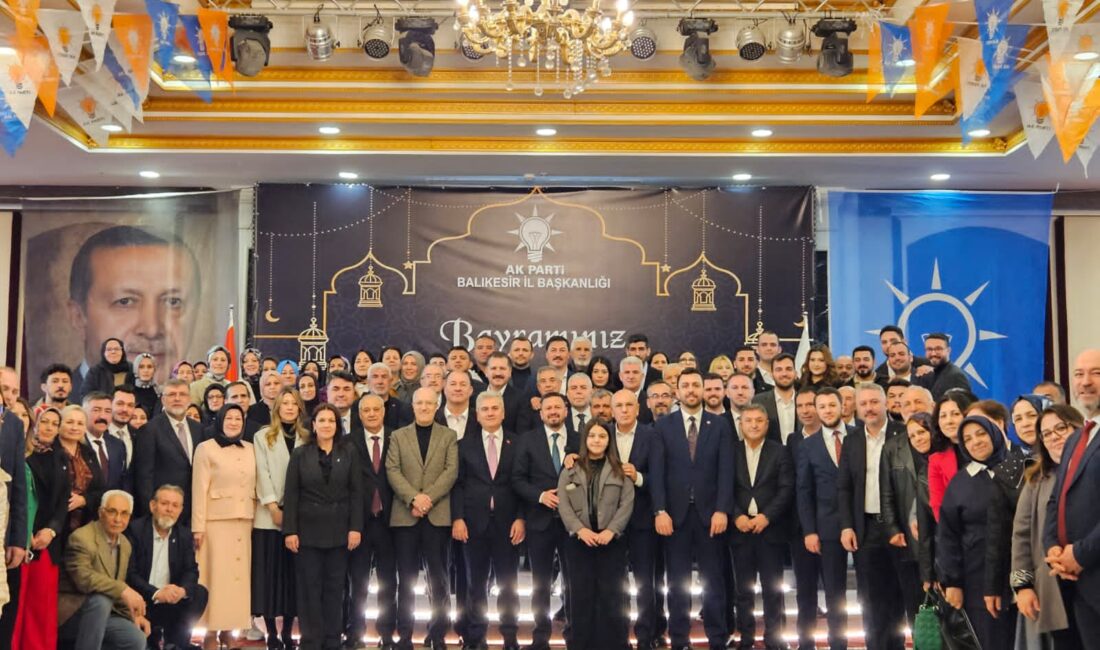 AK Parti Balıkesir İl Başkanlığı'nın bayramlaşma programında birlik ve beraberlik