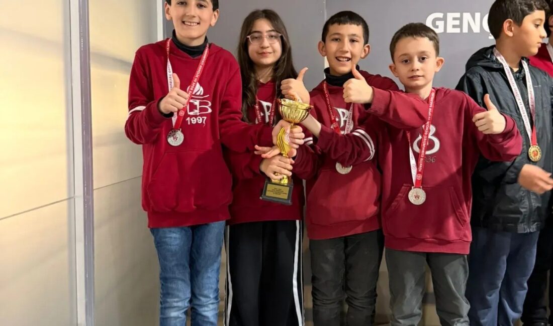 Balıkesir'deki Ortaokullar Arası Satranç Turnuvası'nda Bandırma Ortaokulu, 29 takım arasında