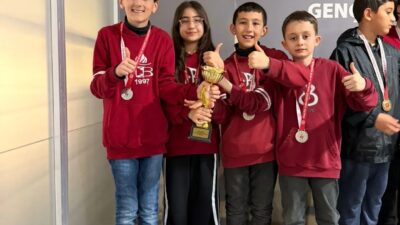 Balıkesir'deki Ortaokullar Arası Satranç Turnuvası'nda Bandırma Ortaokulu, 29 takım arasında