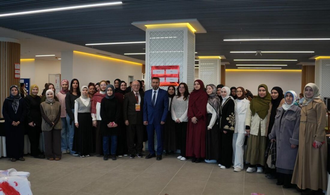 Bandırma Onyedi Eylül Üniversitesi'nde gerçekleştirilen sergi ve iftar programına katılarak