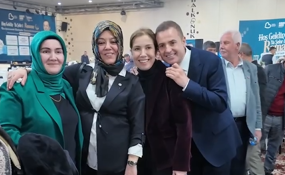 Balıkesir Büyükşehir Belediye Başkanı Ahmet Akın, muhtarlarla düzenlenen iftar programında