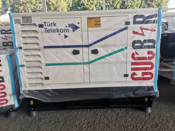 Dizel ve benzinli jeneratörler arasındaki temel farklar; yakıt tüketimi verimliliği,