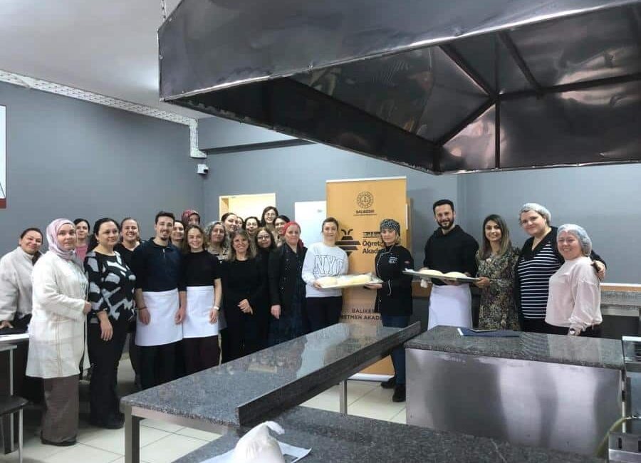 Balıkesir Öğretmen Akademileri'nde gerçekleşen gastronomi atölyesini kaçırmayın! Kabaklı Ekmeği yapmayı