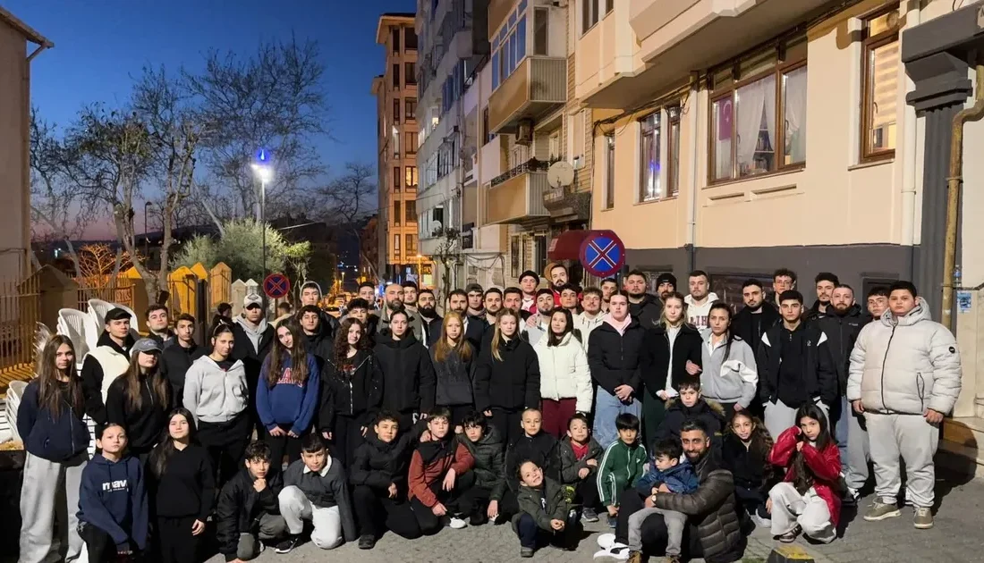 Bandırma'da düzenlenen sokak iftarında birlik ve paylaşma ruhu yaşandı. Şampiyon