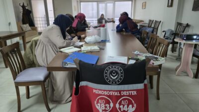 Bandırma’da düzenlenen eğitimde sosyal medya ve dijital oyunların etkileri anlatıldı.