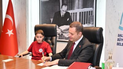 Balıkesir'de 23 Nisan coşkusu! Başkan Akın, koltuğunu çocuklara devretti. Bu