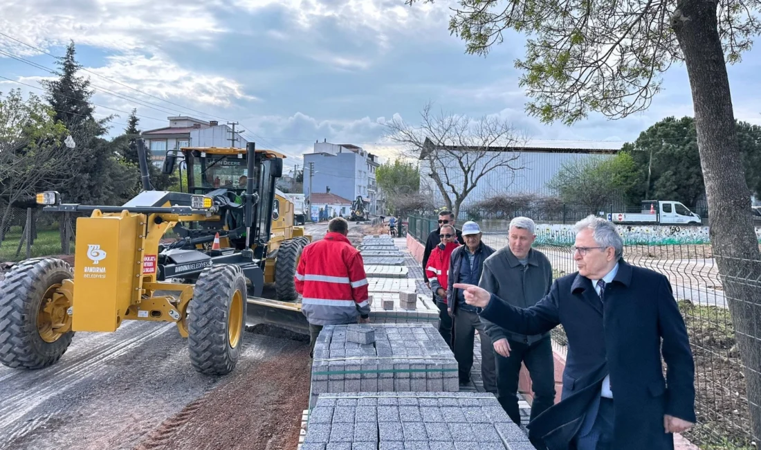 Bandırma Belediye Başkanı Dursun Mirza, 100. Yıl Mahallesi’nde başlayan asfalt